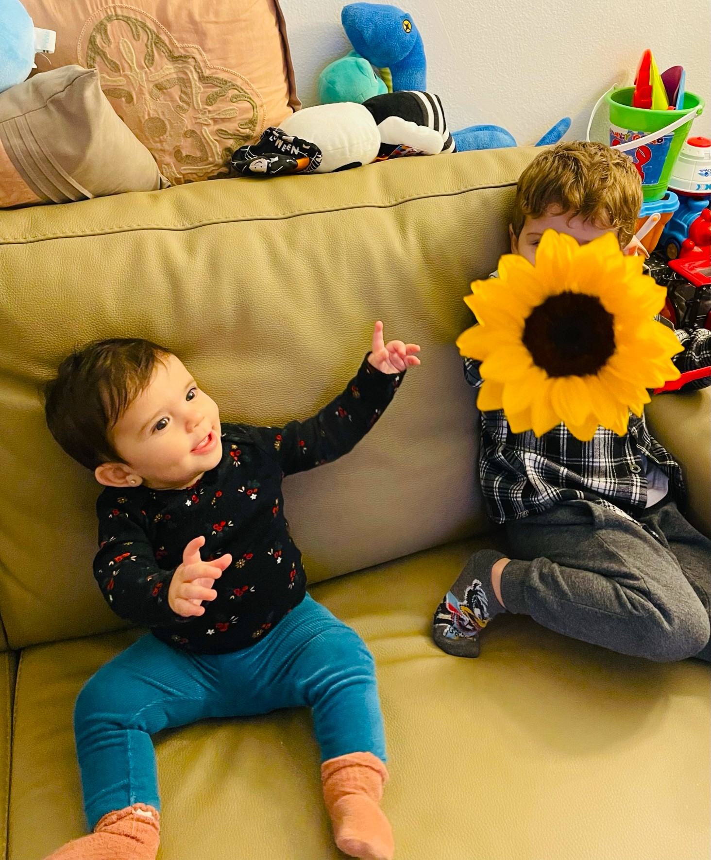 niños con girasol
